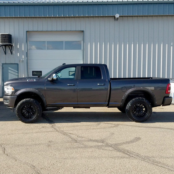 Dodge Ram 2500/3500 Kotflügelverbreiterungen mit Schrauben-Akzenten 2019-2021  